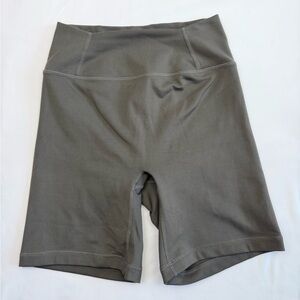 NWOT Gray High Waist Biker Shorts Women’s M Athletic Workout Yoga